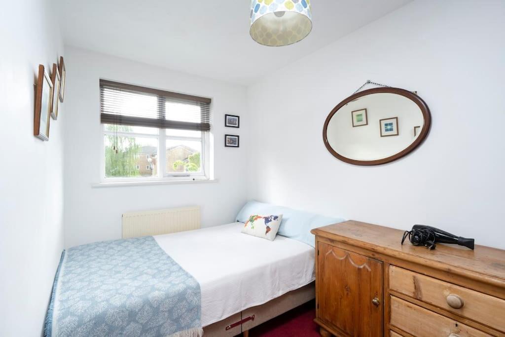 Victoria Park 2 Bedroom House W/ Garden & Parking London Exterior foto