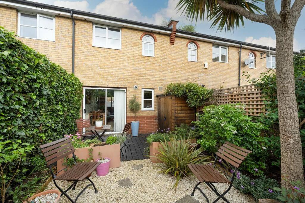 Victoria Park 2 Bedroom House W/ Garden & Parking London Exterior foto