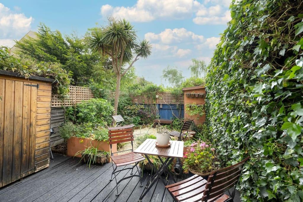 Victoria Park 2 Bedroom House W/ Garden & Parking London Exterior foto